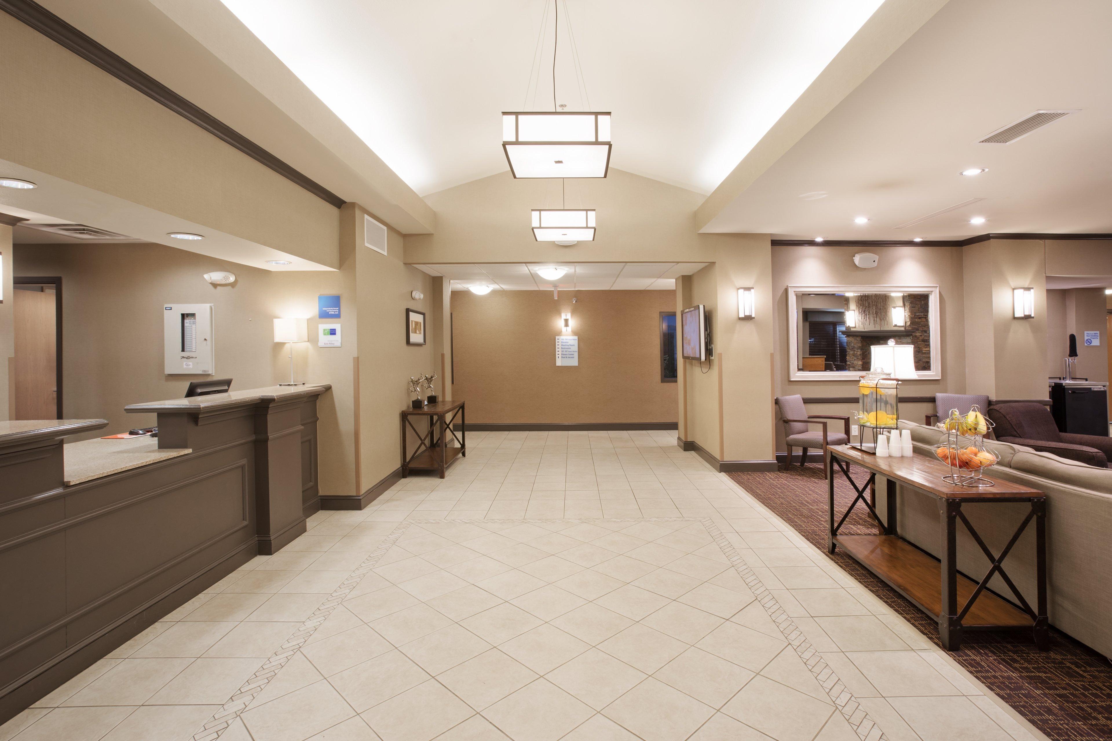 Holiday Inn Express & Suites Yankton By Ihg Exterior foto