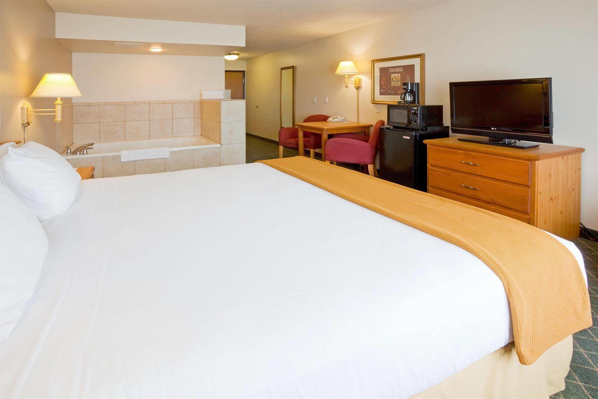 Holiday Inn Express & Suites Yankton By Ihg Habitación foto