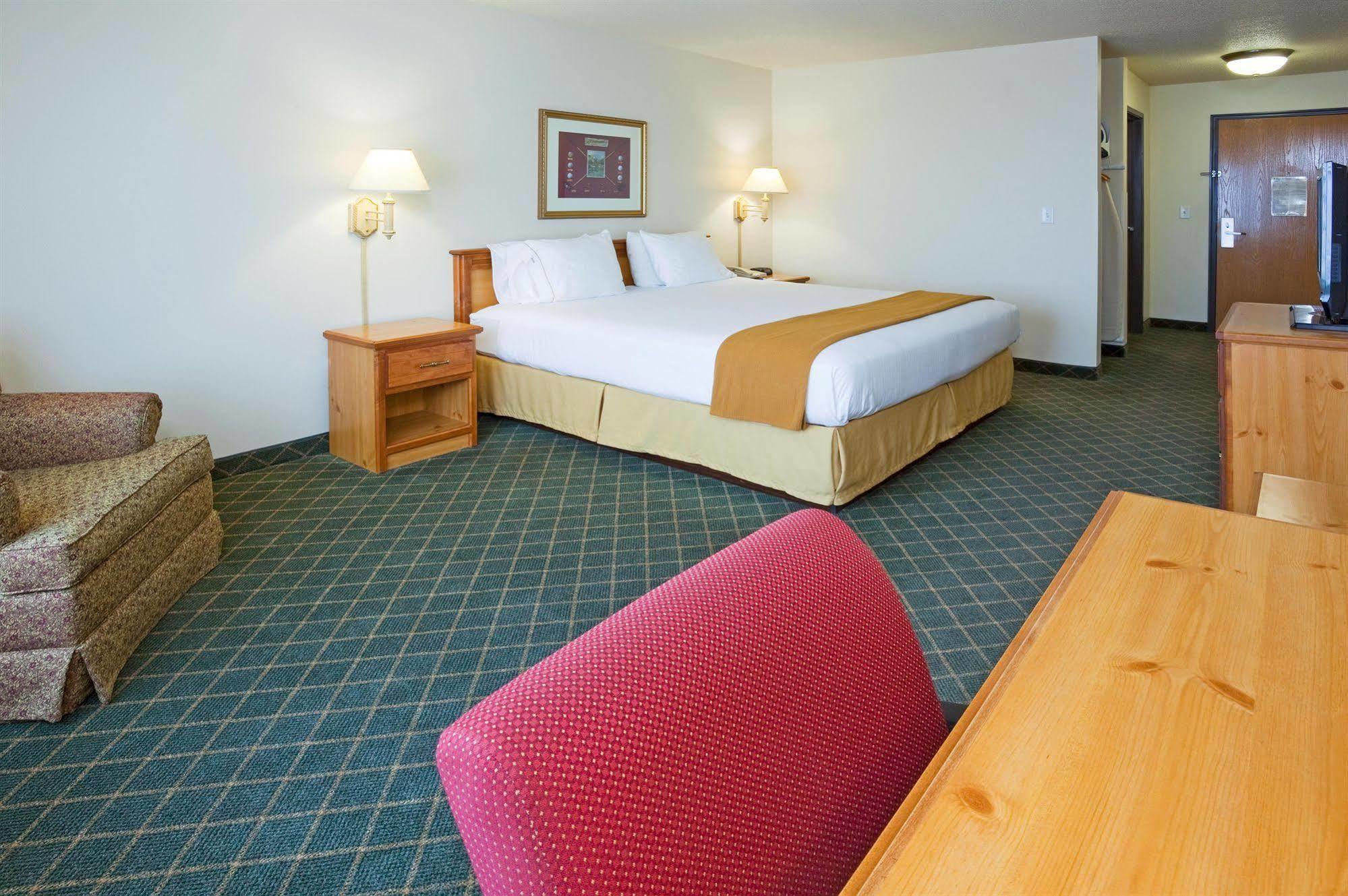 Holiday Inn Express & Suites Yankton By Ihg Habitación foto