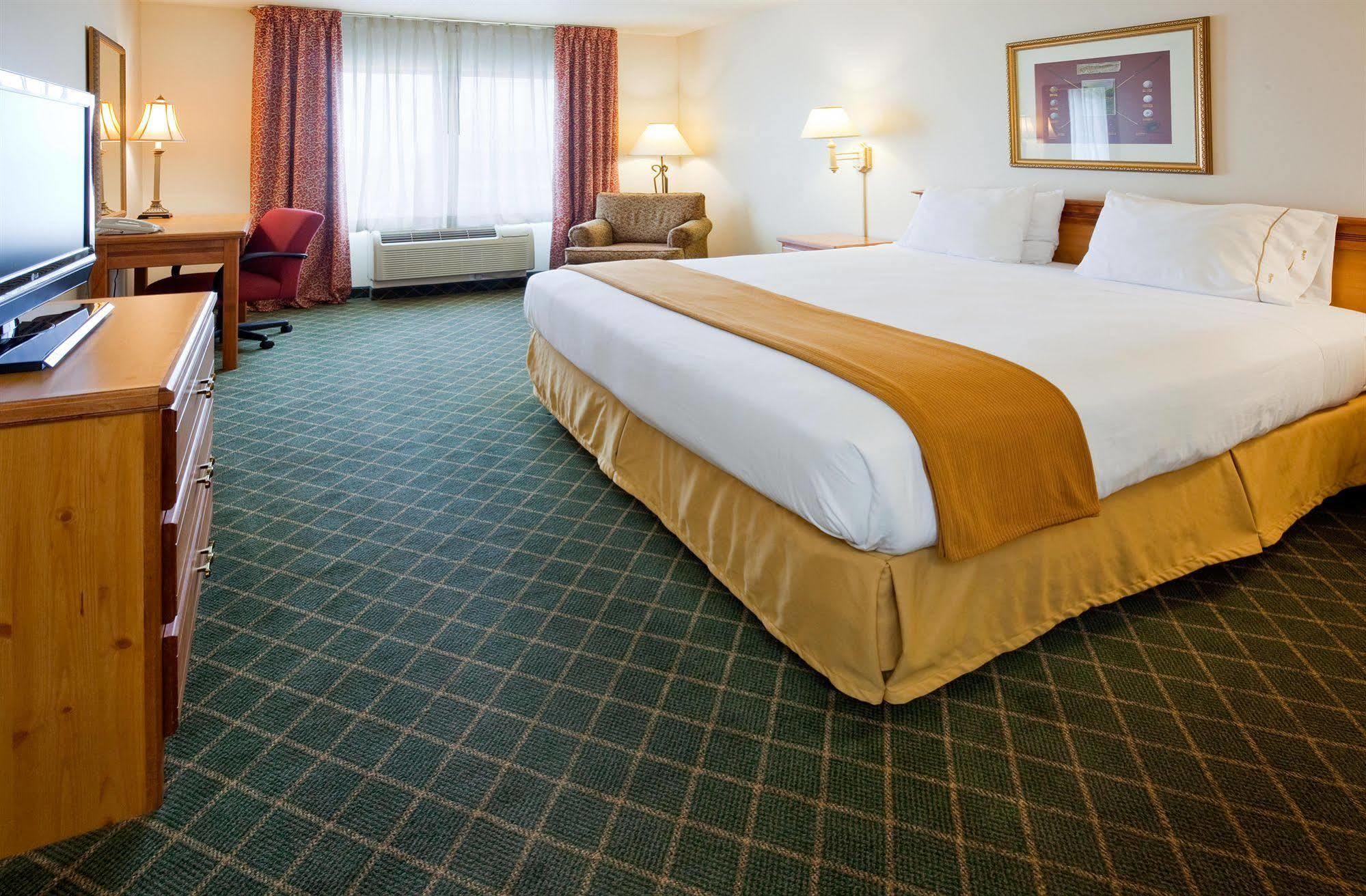 Holiday Inn Express & Suites Yankton By Ihg Habitación foto