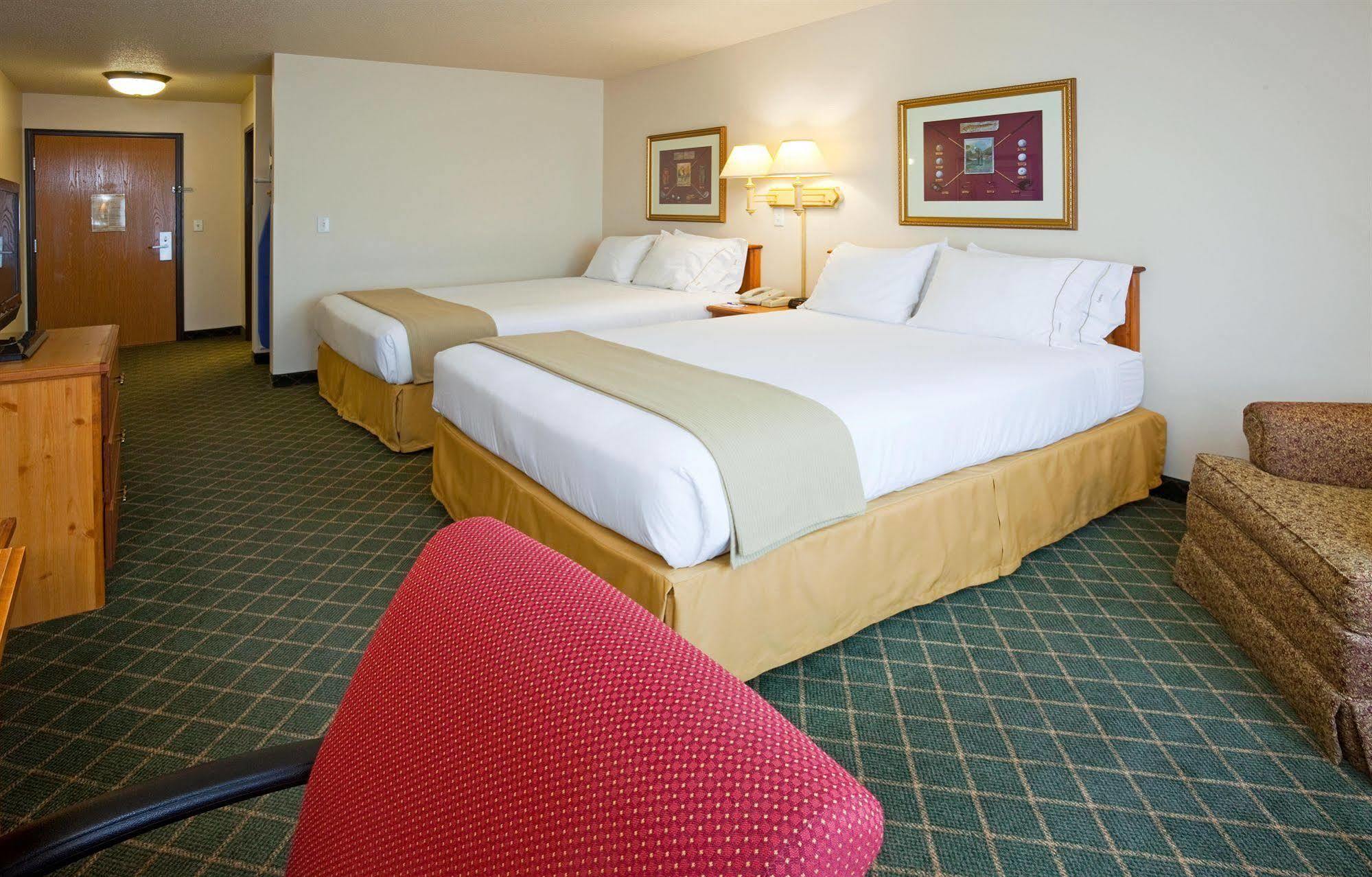 Holiday Inn Express & Suites Yankton By Ihg Habitación foto